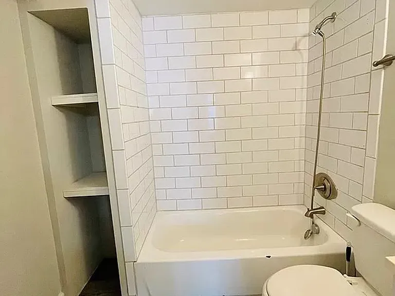 413 Heathcliff St #D — Photo 8