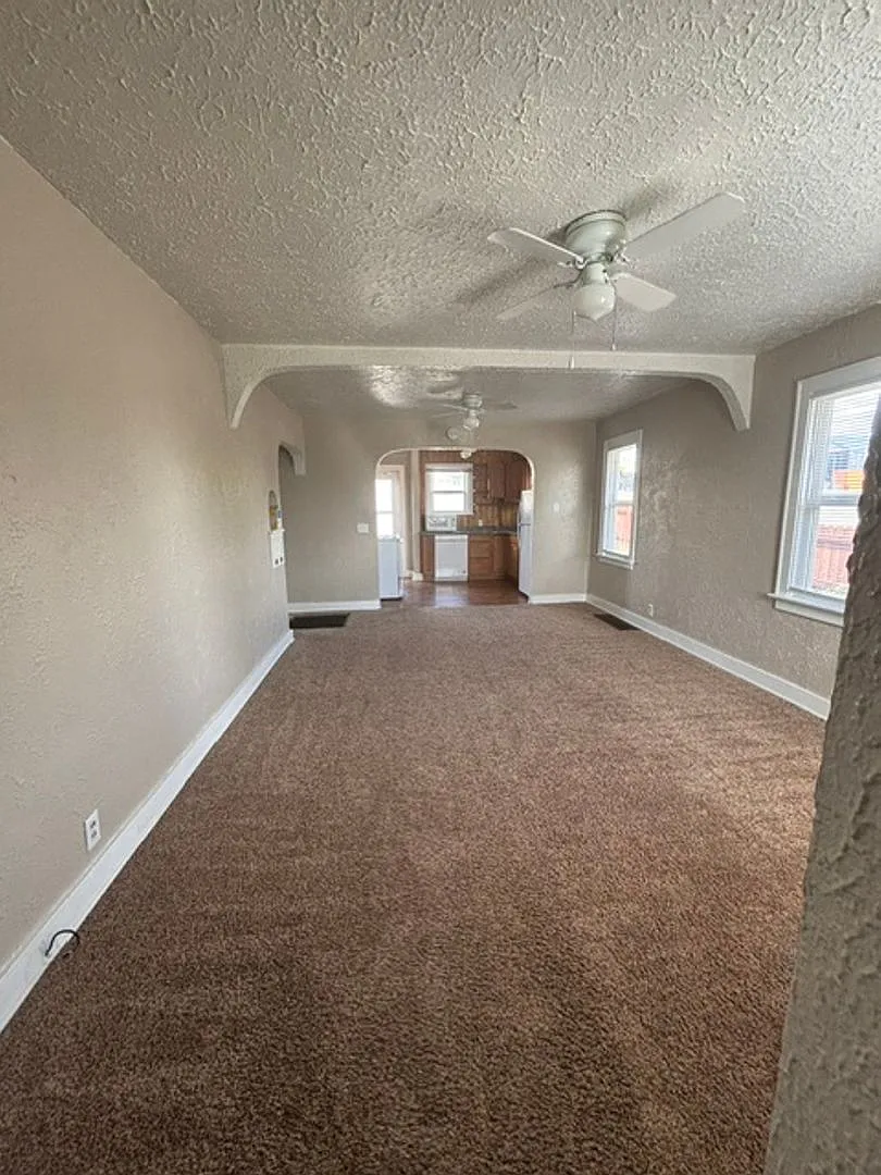 PM 145-1 2110 E. 13th Street Upper Unit — Photo 3