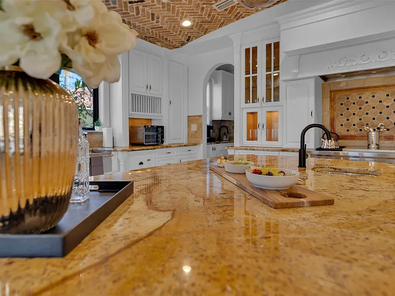 1011 Rhodes Villa Ave — Photo 59