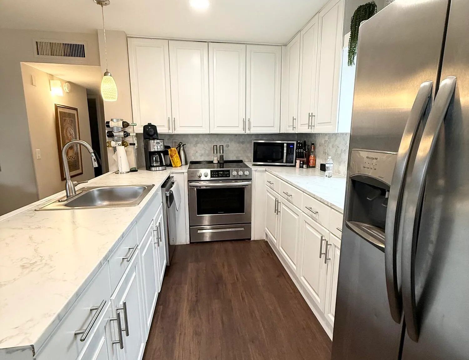 2 bed, 2.0 bath, 902 sqft, $3,000 — Photo 1