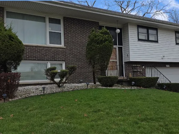539 E 169th St, South Holland, IL 60473