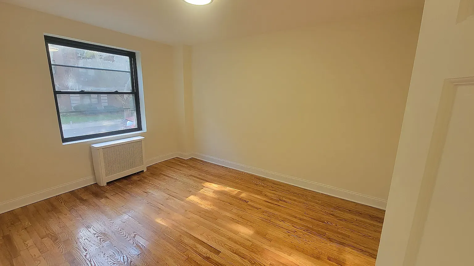 76-12 Ditmars Boulevard — Photo 4