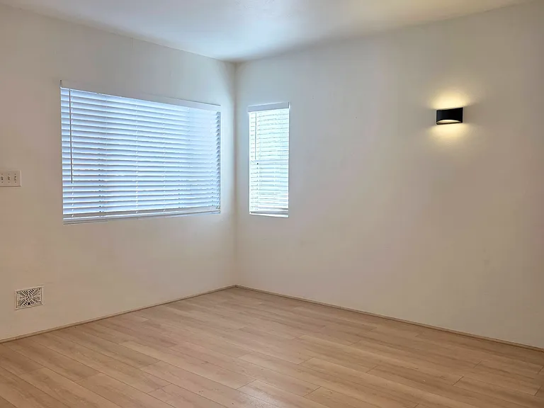 2415 Arizona Ave — Photo 5