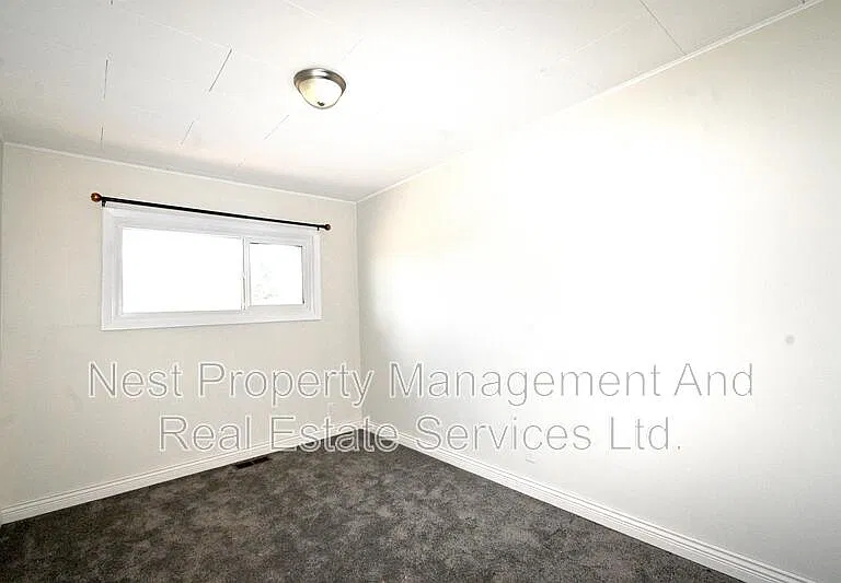 594 Central St E #1 — Photo 9