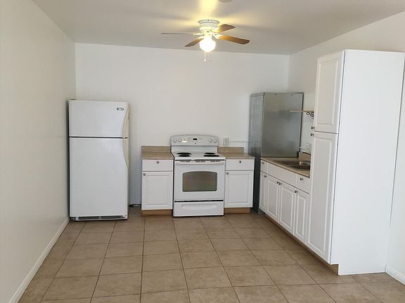 3rd image of 141 S Vista St