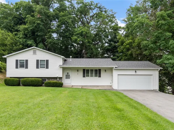 2 Sunset Dr, Lyons, NY 14489