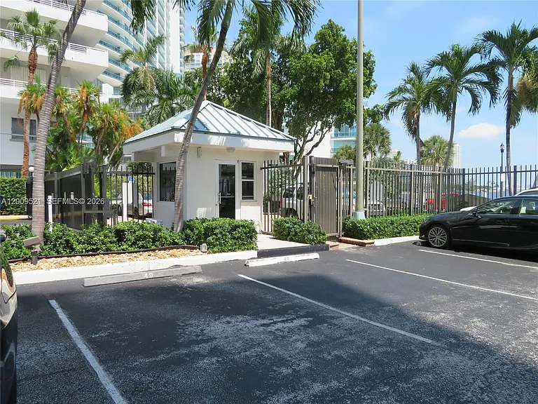 1408 Brickell Bay Dr #1002 — Photo 17
