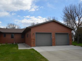 2718 Railroad Cir, Aberdeen, SD 57401