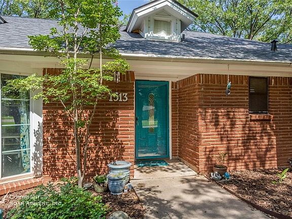 4th image of 1513 Roanoak Dr