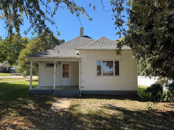 643 S 11th Ave, Broken Bow, NE 68822
