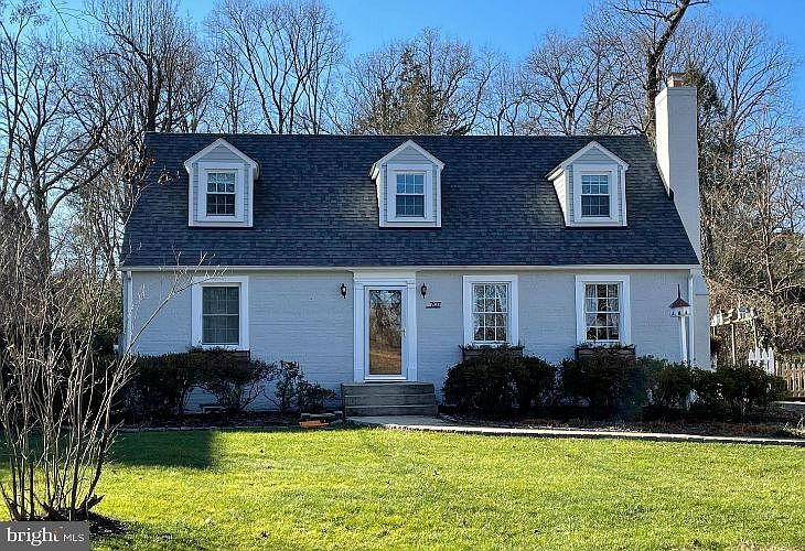 1st image of 707 Poplar Dr