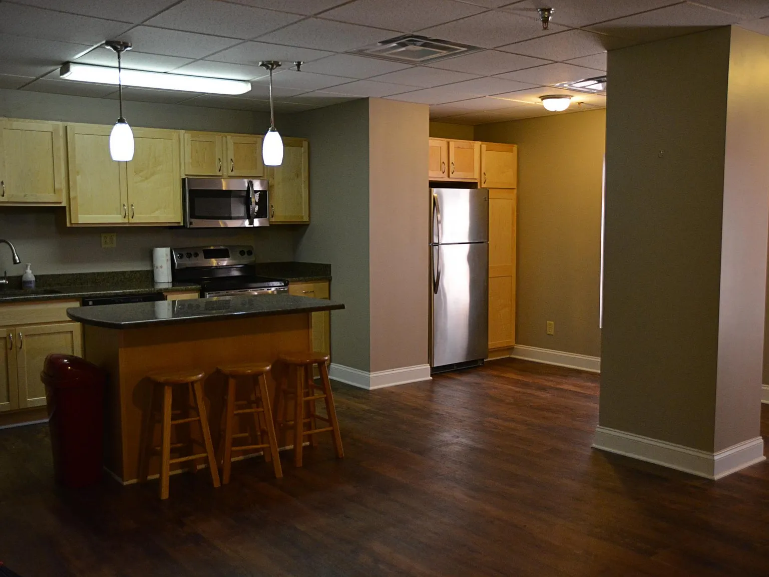 2 bed, 100 sqft, $1,300 — Photo 4