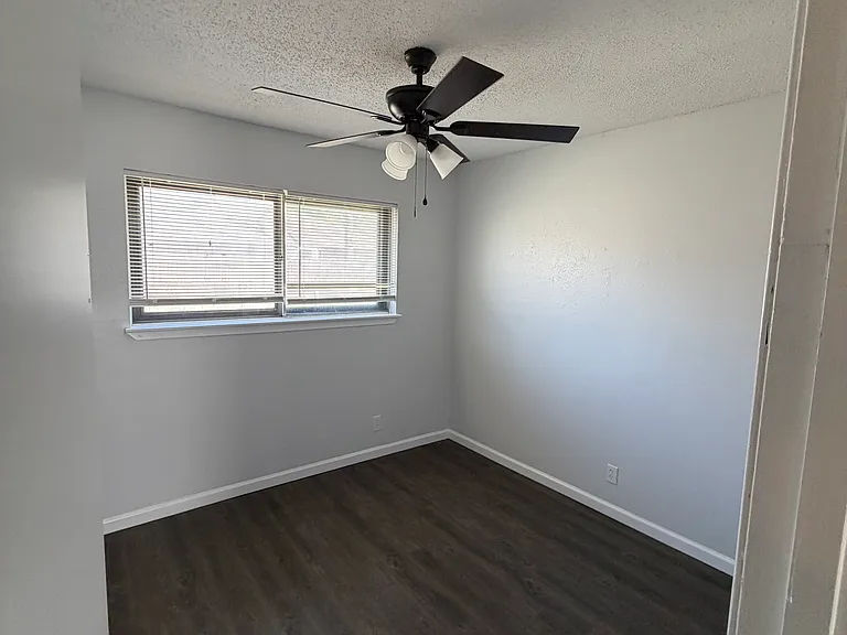 3602 Bremen St — Photo 15