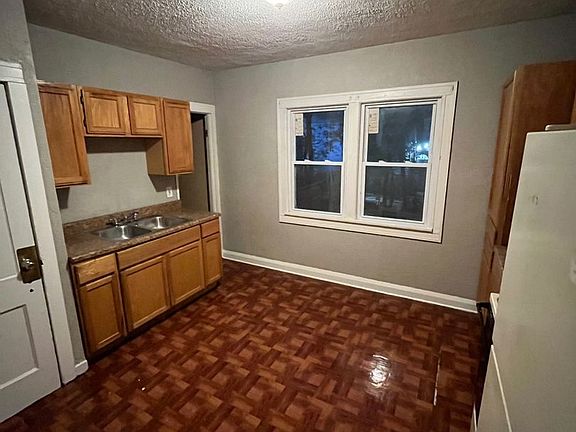 2nd image of 2821 W Concordia Ave