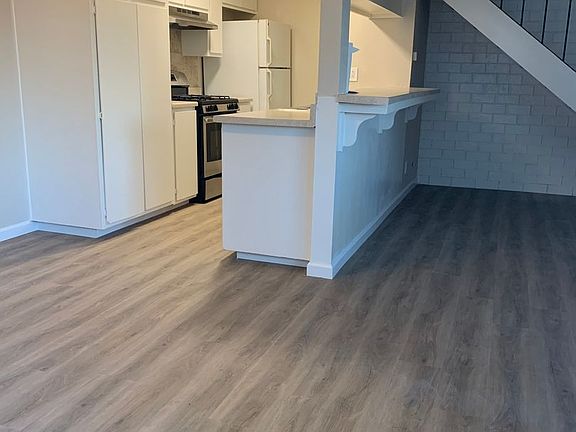 2nd image of 3643 Park Dr APT 3