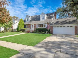 217 Beech St, Floral Park, NY 11001