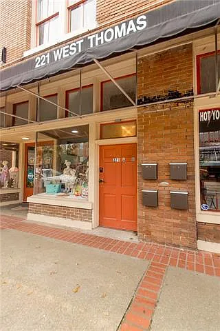 221 W Thomas St #A — Photo 17