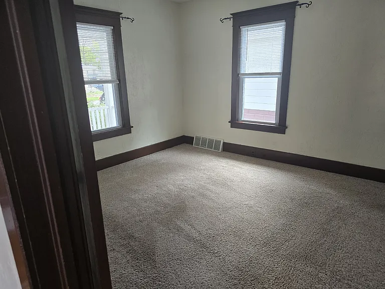 501 W Buttles St — Photo 26