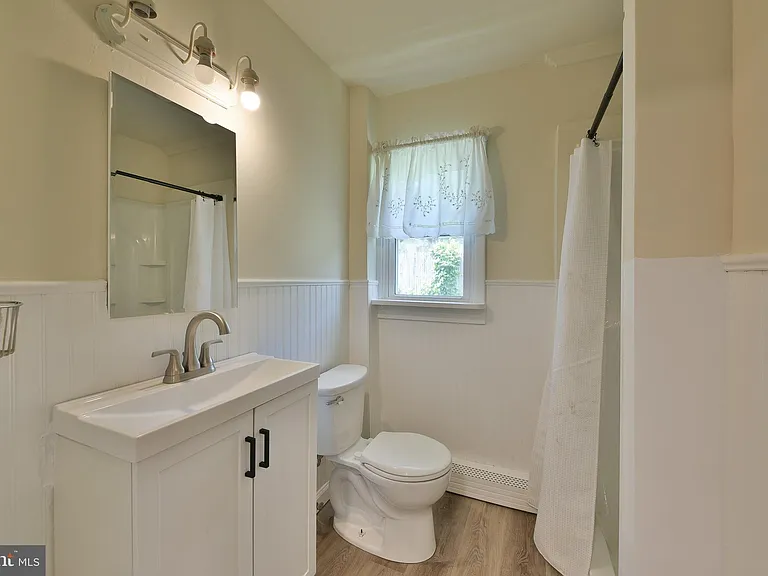 422 Willow Grove Ave — Photo 16