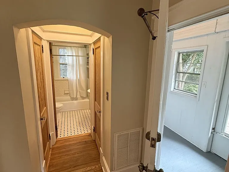 230 Grand Ave — Photo 19