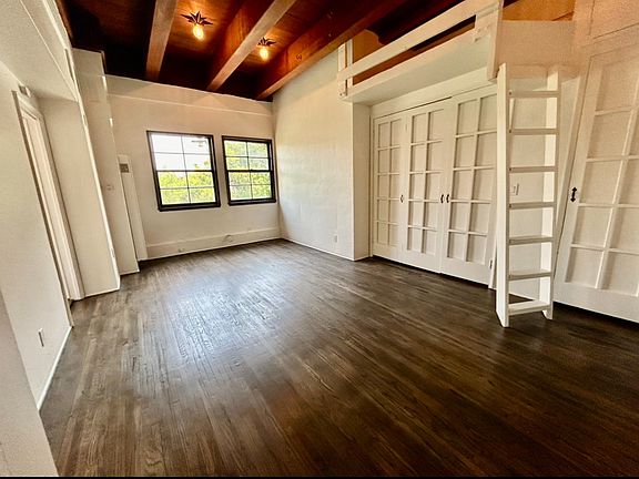 4th image of 2130 Vista Del Mar St #9