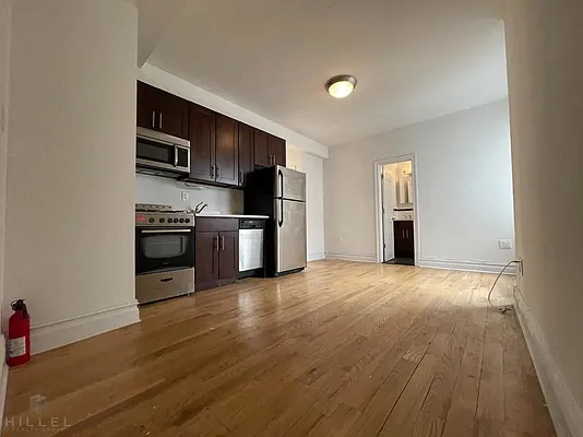 Rented by Hillel Realty Group | media 2