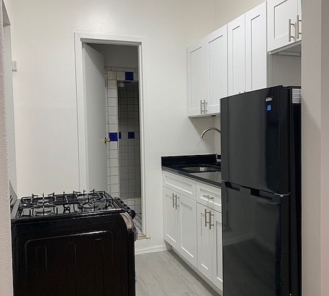 5th image of 98 Charlton St APT 12