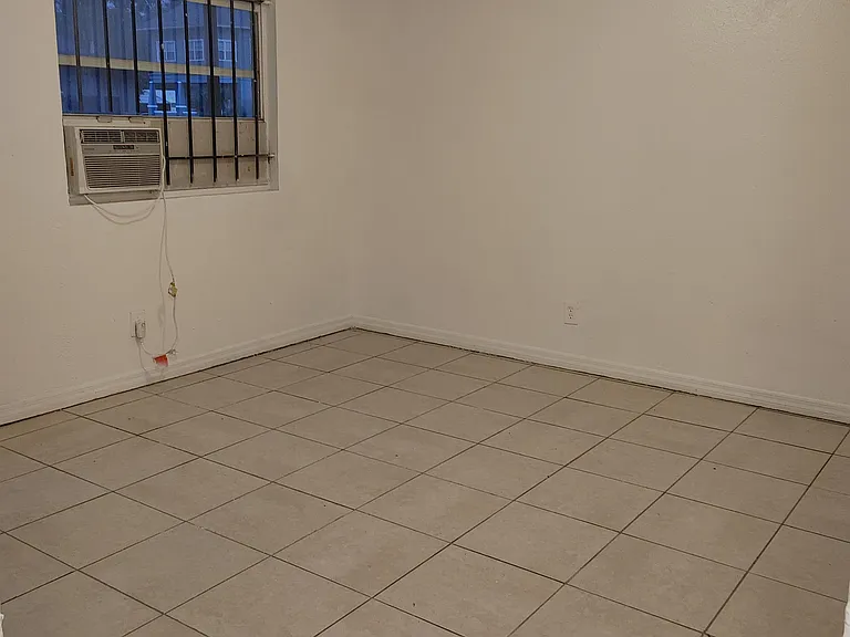 1820 Whitner St #3 — Photo 2