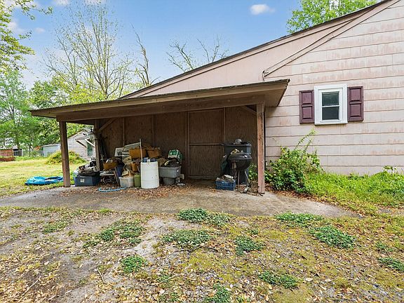 3rd image of 2437 Lakeshore Dr N