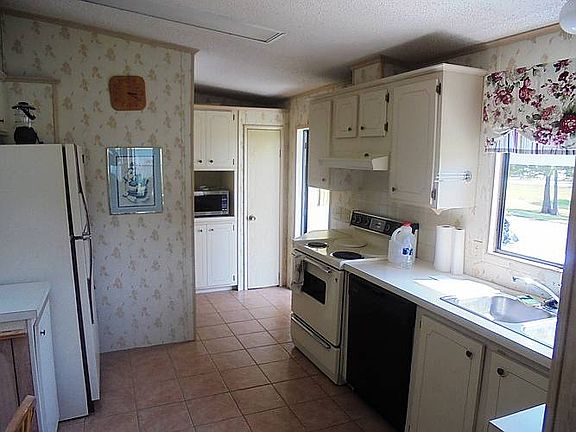 3rd image of 63 White Feather Ln