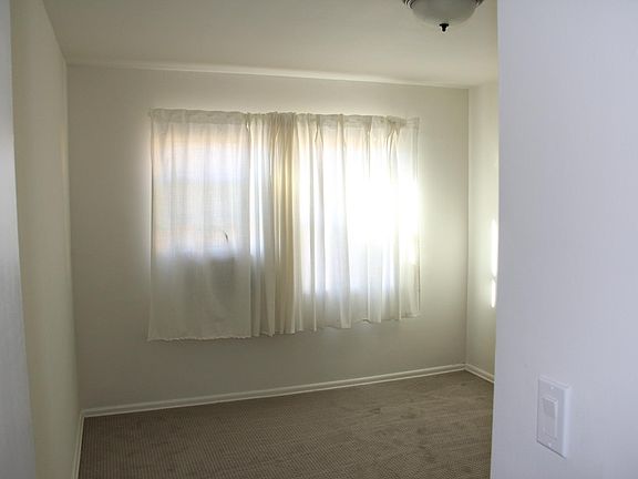 5th image of 7447 Milwood Ave