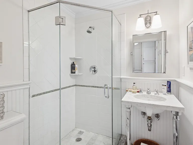 371 Sag Harbor Tpke — Photo 19