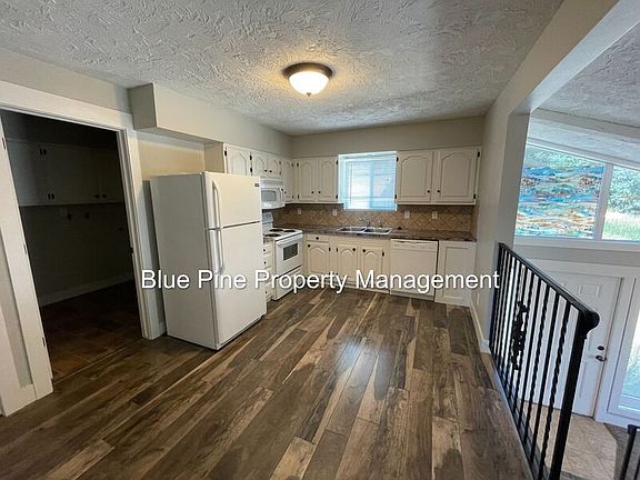 4th image of 1201 N Skyline Dr APT 1