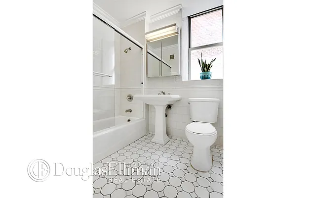 Sold by Douglas Elliman | media 22