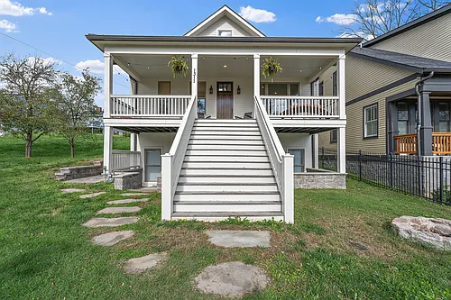 1311 Lillian St Photo 1
