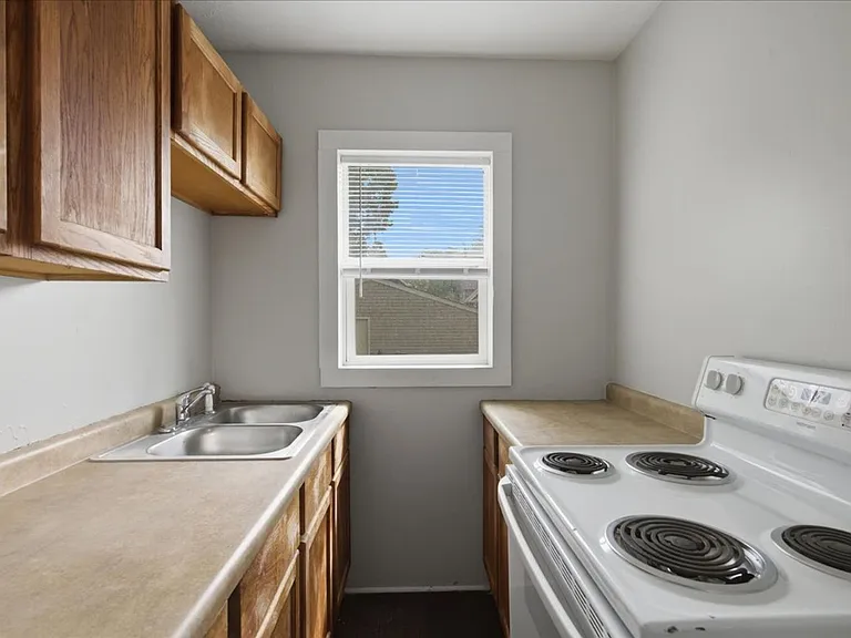 35 - 37 S Sherman Dr — Photo 6