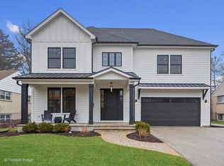 911 Echo Ln, Glenview, IL 60025