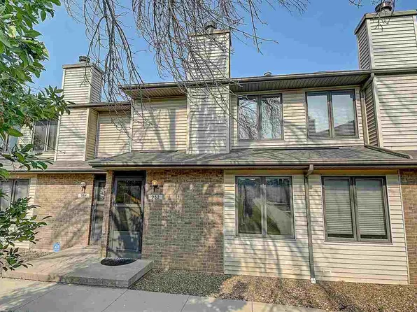 982 W Side Dr, Iowa City, IA 52246