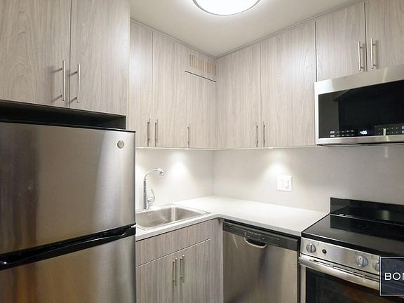 3rd image of 230 E 30th St APT 14B