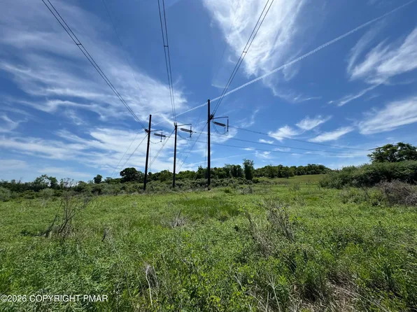 Walnut Dr, Palmerton, PA 18071