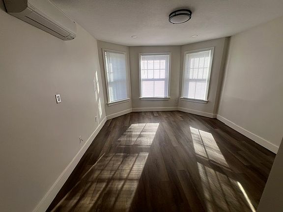 5th image of 915 Rockhill St #2B