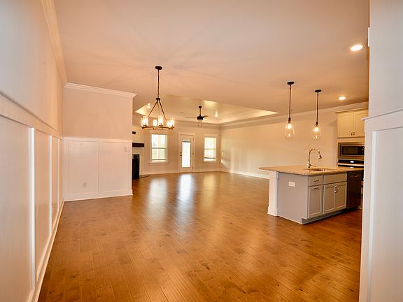 4th image of 151 Rugby Dr