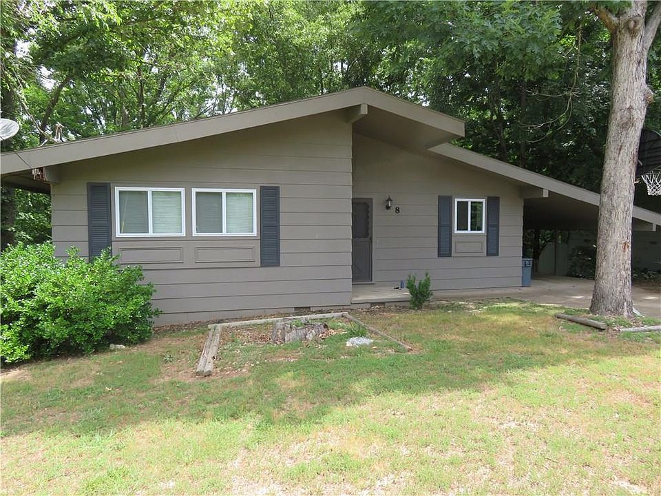 1st image of 8 Brompton Dr