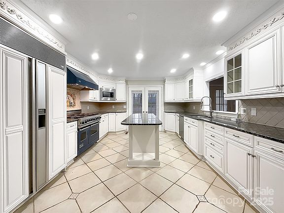 2nd image of 323 E Glen Eagles Rd