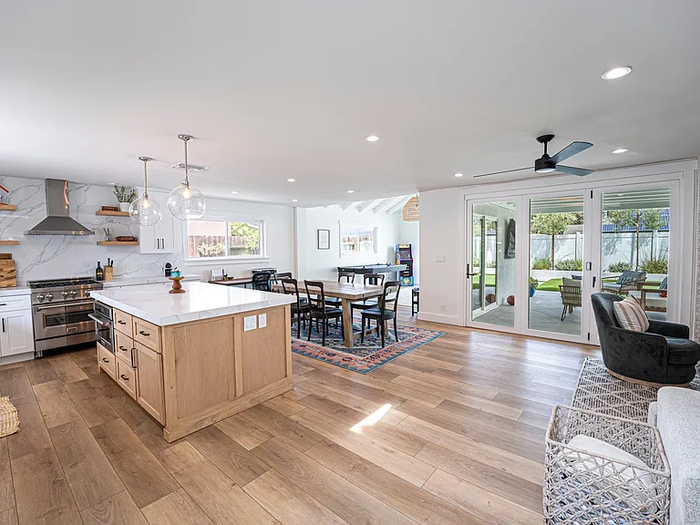 2858 Drake Ave — Photo 11