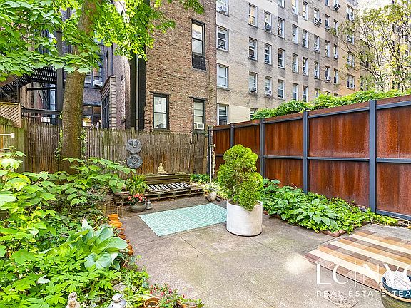 2nd image of 138 W 87th St