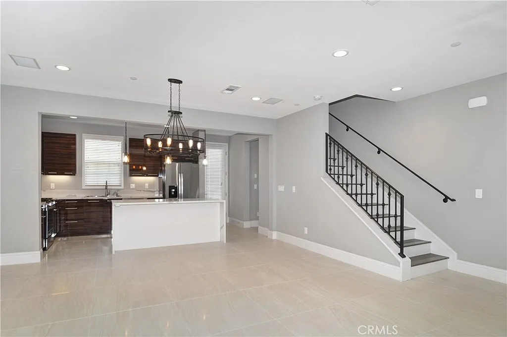 4 bed, 3.5 bath, 2100 sqft, $5,400 — Photo 3