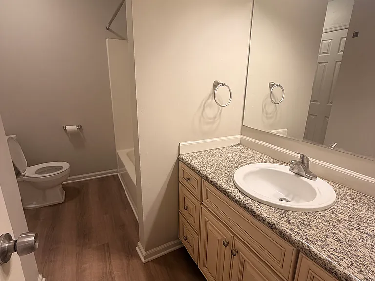 920 Emmett Ave — Photo 11