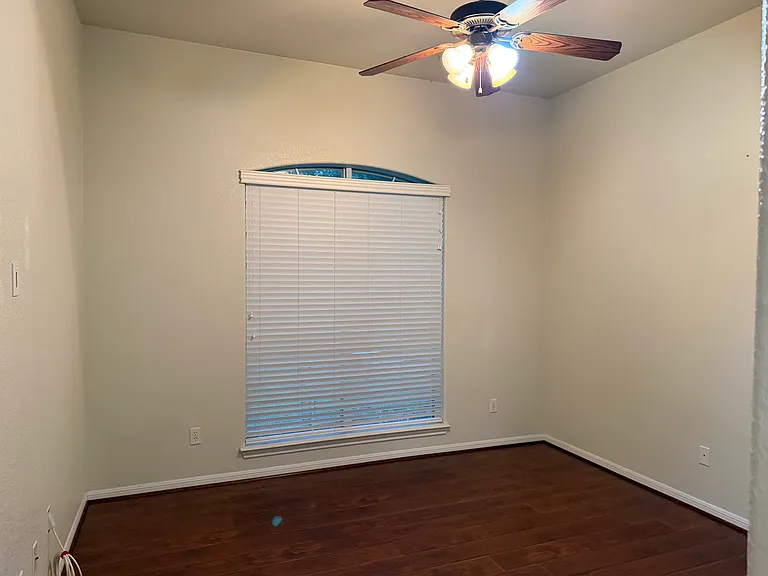 621 S Roy Reynolds Dr — Photo 28