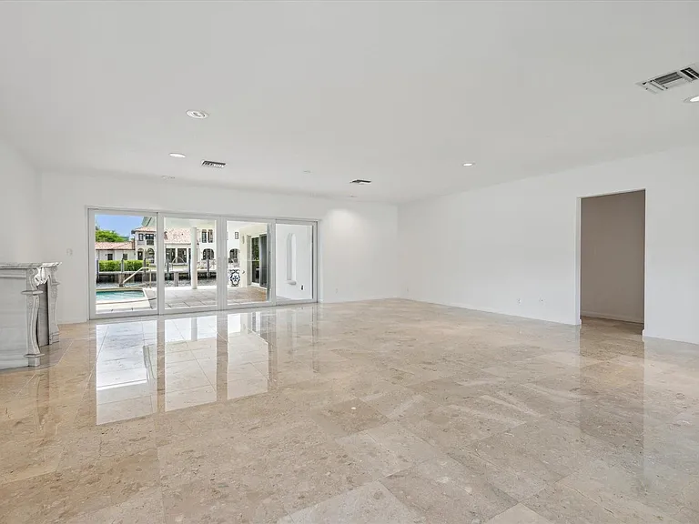 40 Isla Bahia Dr — Photo 2